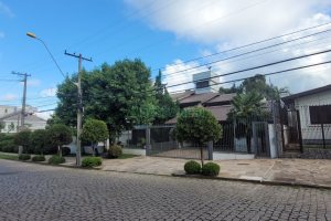 Casa com 672m², 4 dormitórios, 5 vagas, no bairro Bela Vista em Caxias do Sul para Comprar