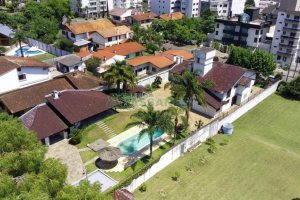 Casa com 672m², 4 dormitórios, 5 vagas, no bairro Bela Vista em Caxias do Sul para Comprar