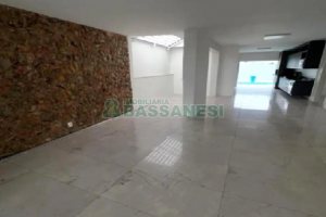Casa com 215m², 3 dormitórios, 2 vagas, no bairro Bela Vista em Caxias do Sul para Alugar