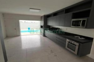 Casa com 215m², 3 dormitórios, 2 vagas, no bairro Bela Vista em Caxias do Sul para Alugar