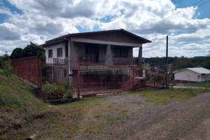 Casa com 168m², 5 dormitórios, 2 vagas, no bairro Pedras Brancas em São Marcos para Comprar