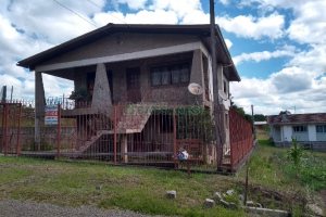 Casa com 168m², 5 dormitórios, 2 vagas, no bairro Pedras Brancas em São Marcos para Comprar
