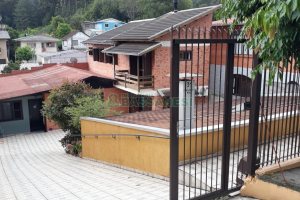 Casa, 5 dormitórios, 4 vagas, no bairro Cruzeiro em Caxias do Sul para Comprar