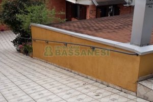 Casa, 5 dormitórios, 4 vagas, no bairro Cruzeiro em Caxias do Sul para Comprar