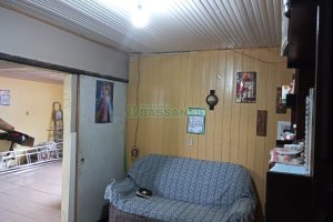 Casa, 3 dormitórios, 1 vaga, no bairro Cidade Nova em Caxias do Sul para Comprar