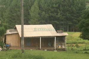 Chácara com 170m², 3 dormitórios, no bairro Ana Rech em Caxias do Sul para Comprar