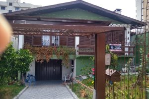 Casa com 196m², 4 dormitórios, 2 vagas, no bairro Panazzolo em Caxias do Sul para Comprar