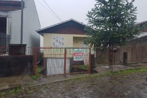 Casa, 3 dormitórios, 2 vagas, no bairro Rio Branco em Caxias do Sul para Comprar