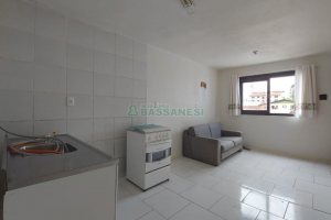 Kitinete com 30m², 1 dormitório, 1 vaga, no bairro Sagrada Família em Caxias do Sul para Alugar