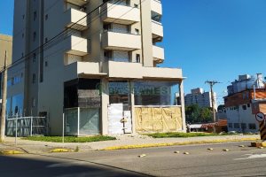 Loja com 450m², 4 vagas, no bairro Marechal Floriano em Caxias do Sul para Alugar