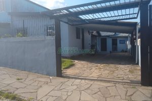 Casa com 100m², 3 dormitórios, 4 vagas, no bairro Vila Leon em Caxias do Sul para Comprar