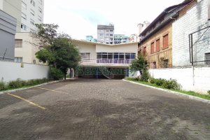 Casa Comercial com 470m², 4 dormitórios, 1 vaga, no bairro Centro em Caxias do Sul para Comprar