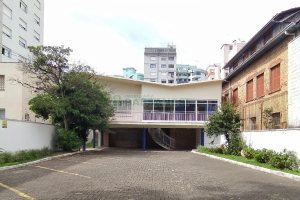 Casa Comercial com 470m², 4 dormitórios, 1 vaga, no bairro Centro em Caxias do Sul para Comprar