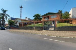 Casa com 277m², 2 dormitórios, 4 vagas, no bairro Santa Catarina em Caxias do Sul para Comprar