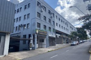 Sala com 990m², no bairro Centro em Caxias do Sul para Alugar