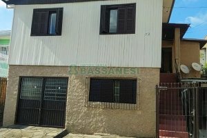 Casa com 100m², 4 dormitórios, 2 vagas, no bairro Cruzeiro em Caxias do Sul para Comprar