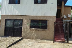 Casa com 100m², 4 dormitórios, 2 vagas, no bairro Cruzeiro em Caxias do Sul para Comprar