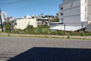 Terreno com 1350m², no bairro Pio X em Caxias do Sul para Comprar