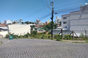 Terreno com 1350m², no bairro Pio X em Caxias do Sul para Comprar