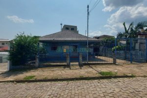 Casa com 100m², 4 dormitórios, 1 vaga, no bairro Jardim América em Caxias do Sul para Comprar