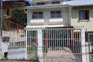 Sobrado com 200m², 3 dormitórios, 1 vaga, no bairro Santa Lúcia em Caxias do Sul para Comprar