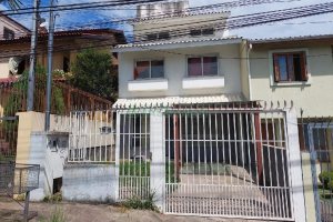 Sobrado com 200m², 3 dormitórios, 1 vaga, no bairro Santa Lúcia em Caxias do Sul para Comprar