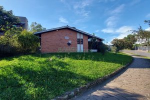 Casa com 265m², 4 dormitórios, 2 vagas, no bairro Desvio Rizzo em Caxias do Sul para Comprar