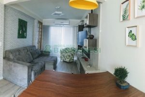 Sobrado com 106m², 2 dormitórios, 2 vagas, no bairro Vinhedos em Caxias do Sul para Comprar