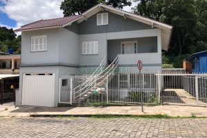 Casa com 200m², 6 dormitórios, 2 vagas, no bairro Bela Vista em Caxias do Sul para Comprar