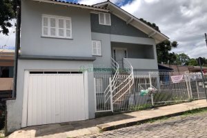 Casa com 200m², 6 dormitórios, 2 vagas, no bairro Bela Vista em Caxias do Sul para Comprar