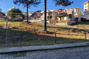 Terreno com 421m², no bairro Nossa Senhora da Saúde em Caxias do Sul para Alugar ou Comprar