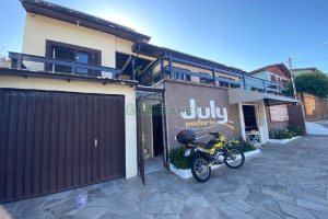 Casa com 203m², 3 dormitórios, 1 vaga, no bairro Charqueadas em Caxias do Sul para Comprar