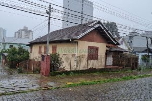 Casa com 52m², 3 dormitórios, 1 vaga, no bairro Pio X em Caxias do Sul para Comprar
