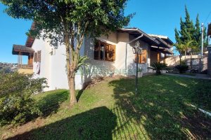 Casa com 312m², 4 dormitórios, 2 vagas, no bairro Cristo Redentor em Caxias do Sul para Alugar