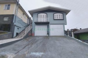 Casa com 84m², 2 dormitórios, 1 vaga, no bairro Cristo Redentor em Caxias do Sul para Alugar