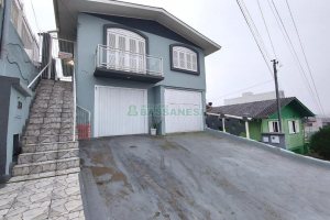 Casa com 84m², 2 dormitórios, 1 vaga, no bairro Cristo Redentor em Caxias do Sul para Alugar
