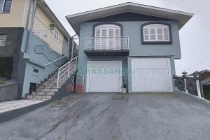 Casa com 84m², 2 dormitórios, 1 vaga, no bairro Cristo Redentor em Caxias do Sul para Alugar