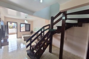 Sobrado com 111m², 2 dormitórios, 2 vagas, no bairro Nossa Senhora da Saúde em Caxias do Sul para Comprar