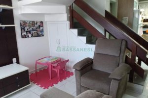 Sobrado com 111m², 2 dormitórios, 2 vagas, no bairro Nossa Senhora da Saúde em Caxias do Sul para Comprar