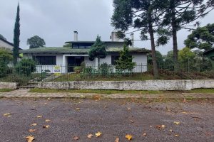 Casa Comercial com 366m², 6 dormitórios, 3 vagas, no bairro São Cristóvão em Caxias do Sul para Comprar