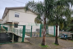 Sobrado com 49m², 2 dormitórios, 2 vagas, no bairro Marechal Floriano em Caxias do Sul para Comprar