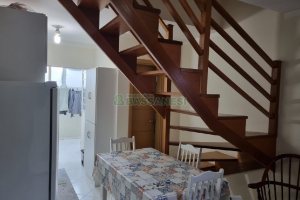 Sobrado com 49m², 2 dormitórios, 2 vagas, no bairro Marechal Floriano em Caxias do Sul para Comprar