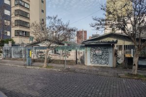 Casa com 430m², 3 dormitórios, 1 vaga, no bairro Exposição em Caxias do Sul para Comprar