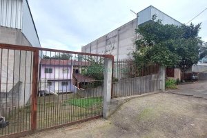 Sobrado com 54m², 2 dormitórios, 2 vagas, no bairro São Caetano em Caxias do Sul para Comprar