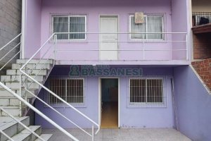 Sobrado com 54m², 2 dormitórios, 2 vagas, no bairro São Caetano em Caxias do Sul para Comprar