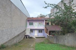 Sobrado com 54m², 2 dormitórios, 2 vagas, no bairro São Caetano em Caxias do Sul para Comprar