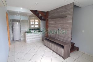 Sobrado com 84m², 2 dormitórios, 1 vaga, no bairro Desvio Rizzo em Caxias do Sul para Comprar