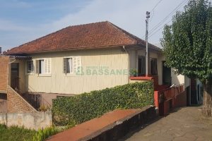 Casa com 223m², 4 dormitórios, 1 vaga, no bairro Rio Branco em Caxias do Sul para Comprar