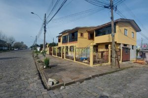 Casa com 274m², 8 dormitórios, 3 vagas, no bairro Santa Fé em Caxias do Sul para Comprar