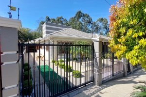 Casa com 213m², 3 dormitórios, 4 vagas, no bairro Desvio Rizzo em Caxias do Sul para Comprar